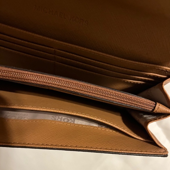 *SOLD* Michael Kors Wallet - Picture 4 of 5